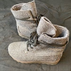 Bear paw Krista wool/shearling boots